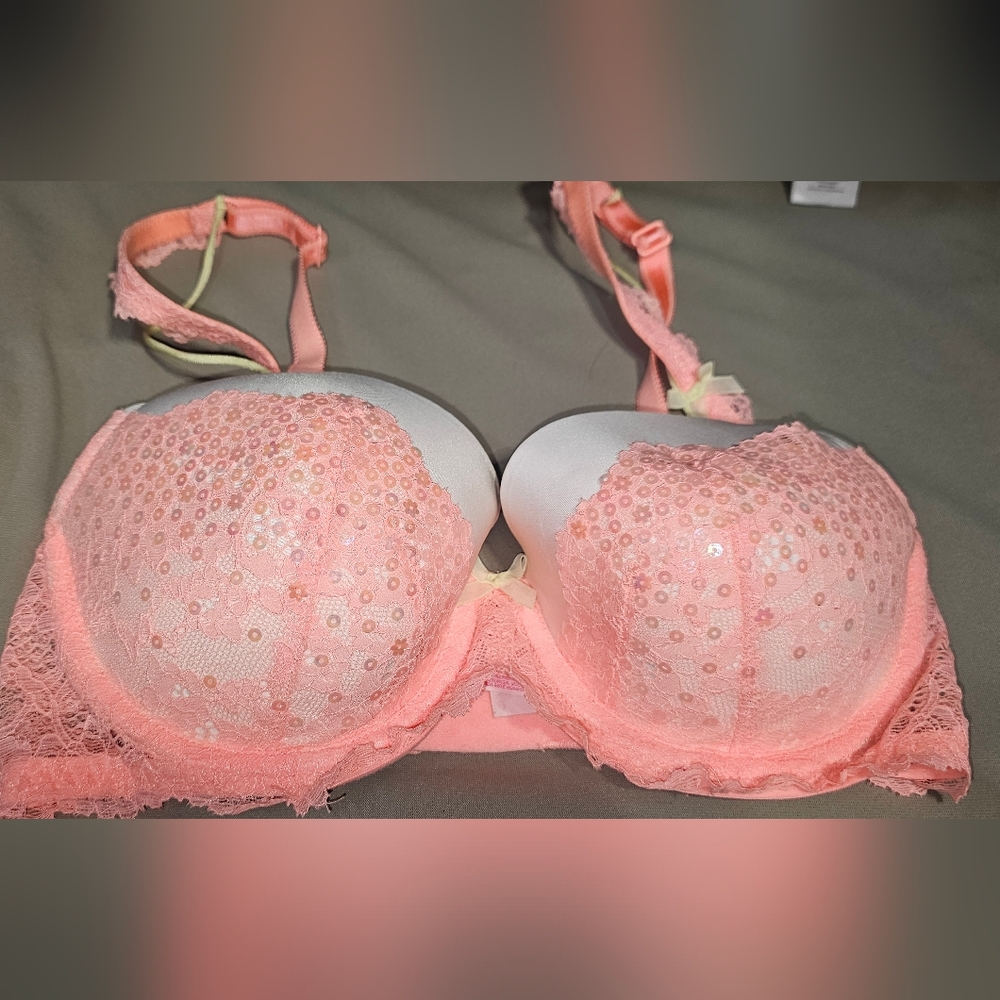 Victoria's Secret Bra Dream Angels Rhinestones 34DD Salmon Pink